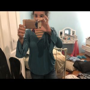 American Eagle pop out turquoise shirt/sweater